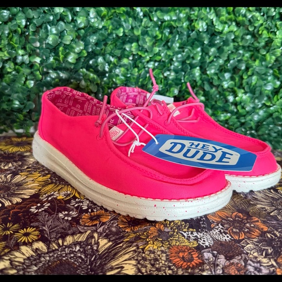 Girl’s Hey Dude Shoes - Picture 1 of 4